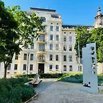 Zarohem 2 Bedrooms In Center With Balcony * Брно