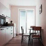 Zarohem 2 Bedrooms In Center With Balcony Апартаменты