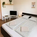 Апартаменты Zarohem 2 Bedrooms In Center With Balcony