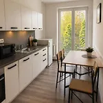 Zarohem 2 Bedrooms In Center With Balcony * Брно