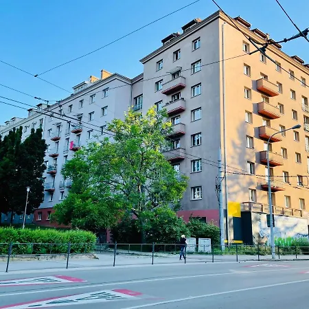 Appartement Zarohem 2 Bedrooms In Center With Balcony Brno