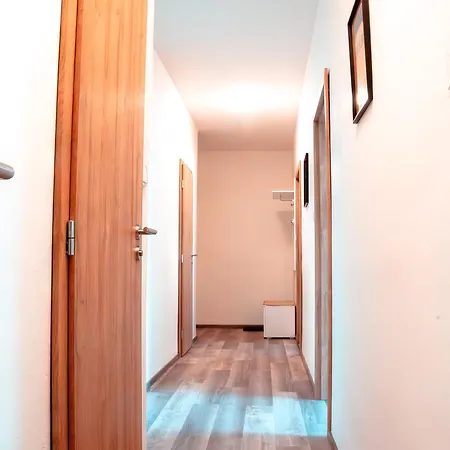 Apartamento Zarohem 2 Bedrooms In Center With Balcony Brno