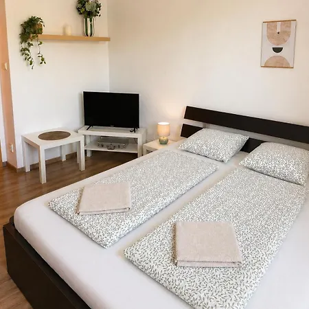 Apartamento Zarohem 2 Bedrooms In Center With Balcony