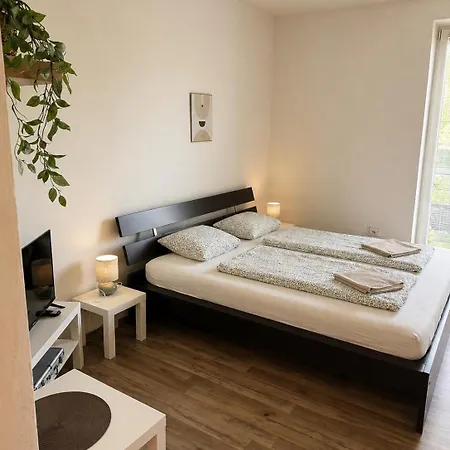 Zarohem 2 Bedrooms In Center With Balcony